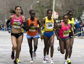 Läuferinnen teilweise mit Nasenatmung, Sport und Atmungsregulierung